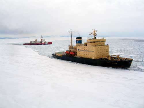 Ледокол «Polar Star», США выведен из ледового плена