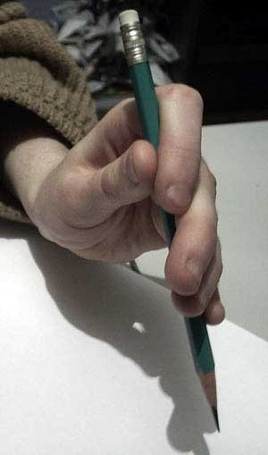 как правильно держать карандаш